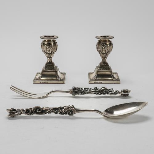 A PAIR OF VICTORIAN SILVER CANDLESTICKS AND A PAIR OF PLATED SERVERS (4)