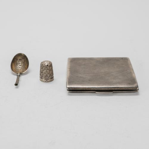 A SILVER CIGARETTE CASE AND TWO FURTHER ITEMS (3)