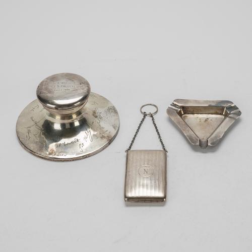A GROUP OF SILVER AND SILVER MOUNTED WARES (3)