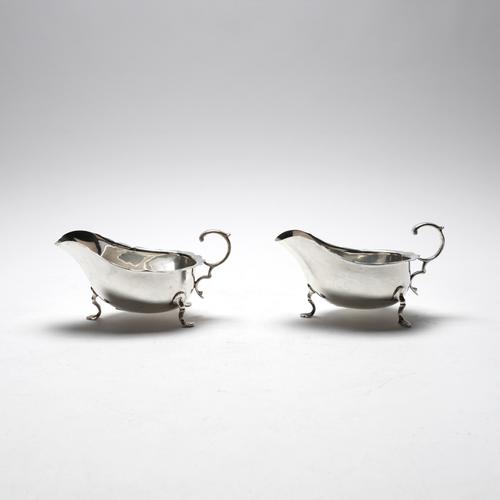 A PAIR OF SILVER SAUCEBOATS (2)