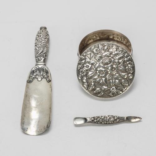 A STERLING CIRCULAR BOX AND COVER AND TWO FURTHER ITEMS (3)