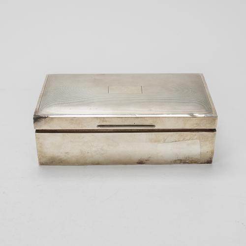 A SILVER RECTANGULAR TABLE CIGARETTE BOX