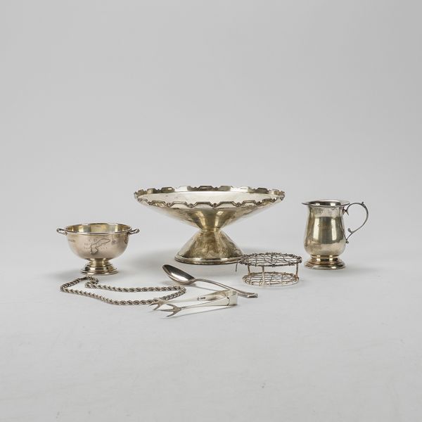 A GROUP OF SILVER (6)