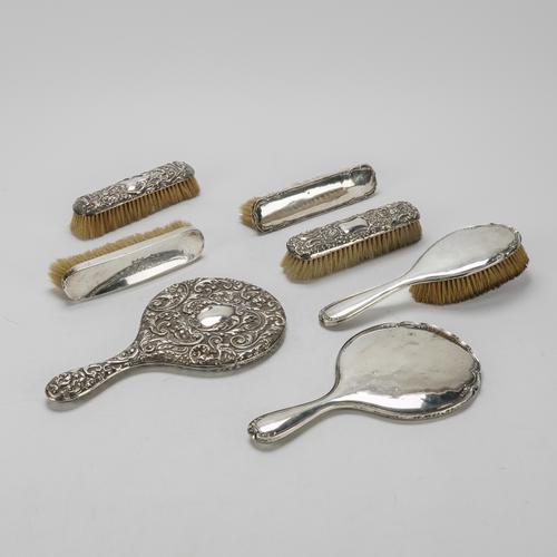 A GROUP OF SILVER MOUNTED DRESSING TABLE WARES (7)