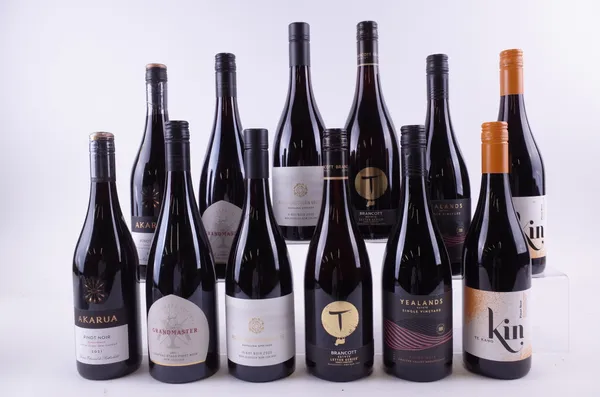 TWELVE BOTTLES NEW ZEALAND PINOT NOIR