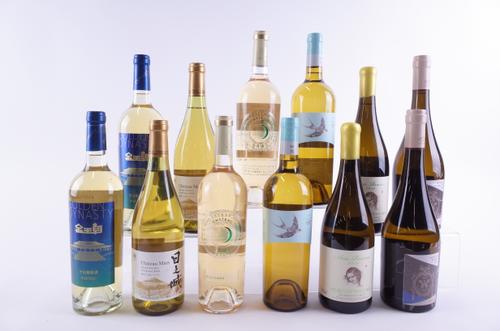 TWELVE BOTTLES CHINESE AND TAIWANESE WHITE WINE