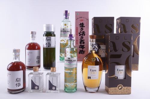 TWELVE BOTTLES VARIOUS SPIRITS