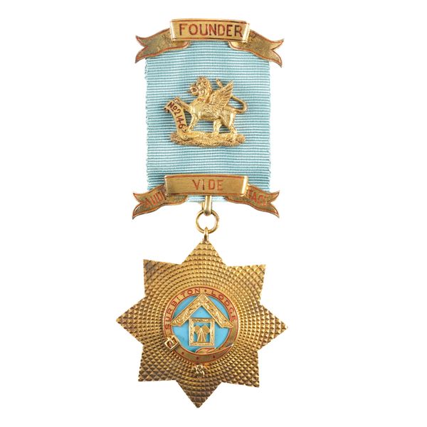 A SURBITON LODGE GOLD AND ENAMELLED MASONIC JEWEL