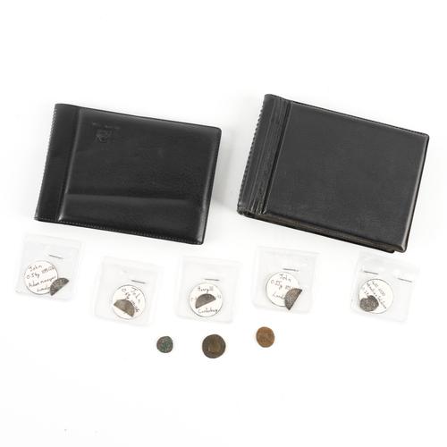 A COLLECTION OF BRITISH AND FOREIGN COINS AND FURTHER ITEMS (QTY)