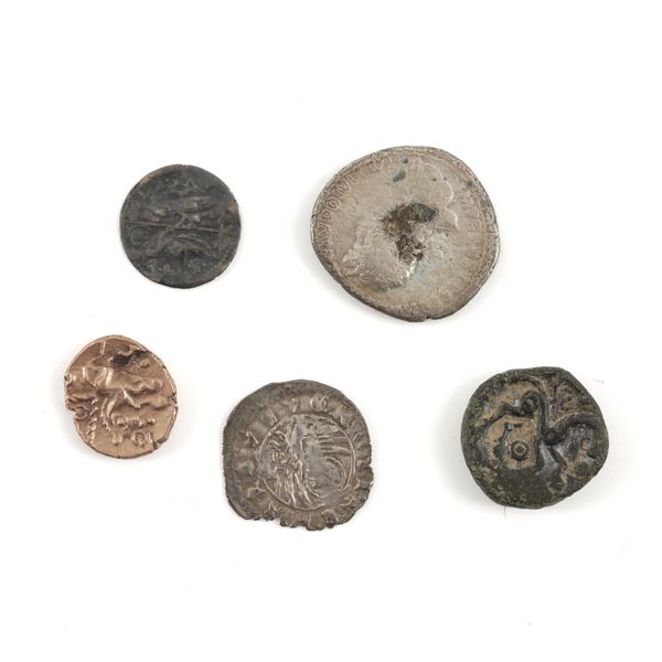 FIVE ROMAN, CELTIC AND HAMMERED SILVER COINS (5)