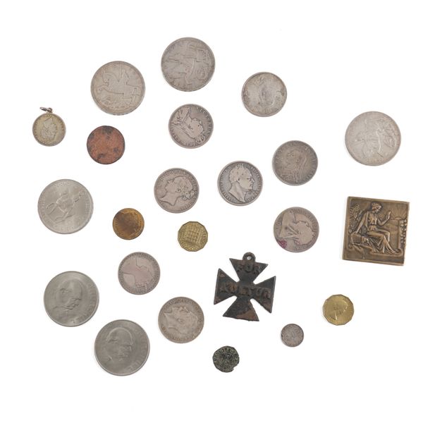 A GROUP OF BRITISH COINS AND FURTHER ITEMS (23)