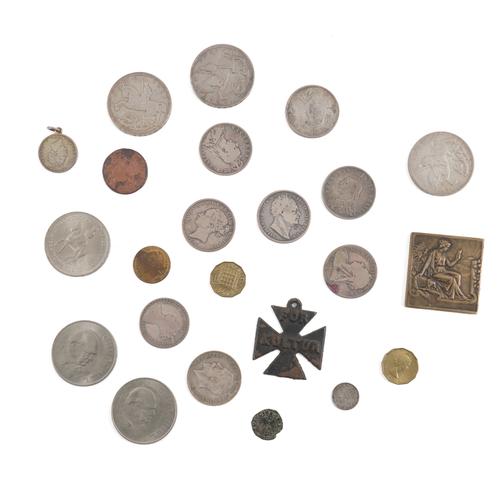 A GROUP OF BRITISH COINS AND FURTHER ITEMS (23)