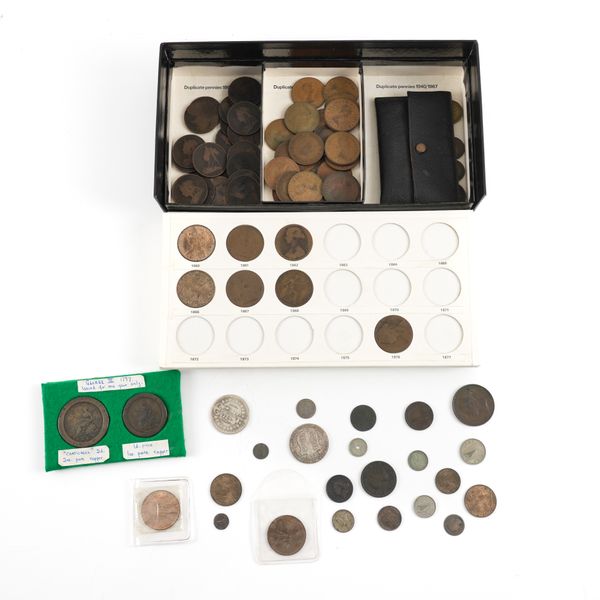 A COLLECTION OF BRITISH AND FOREIGN COINS (QTY)