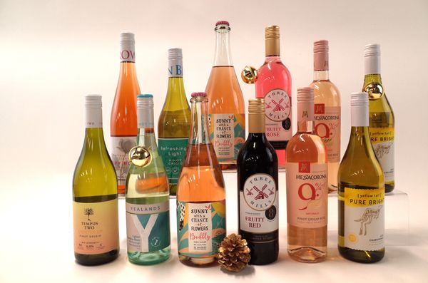 TWELVE BOTTLES LOW-ALCOHOL AND ALCOHOL-FREE RED, WHITE, ROSÉ AND SPARKLING WINE