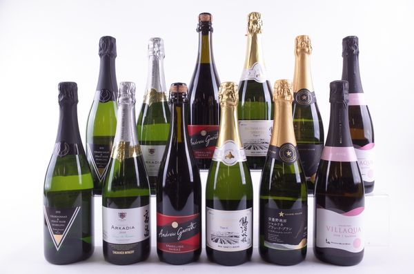 TWELVE BOTTLES SPARKLING WINE