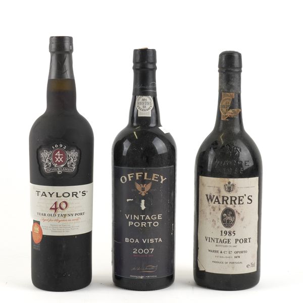 THREE BOTTLES OF PORT INCLUDING A BOTTLE OF WARRE'S VINTAGE PORT 1985 (3)