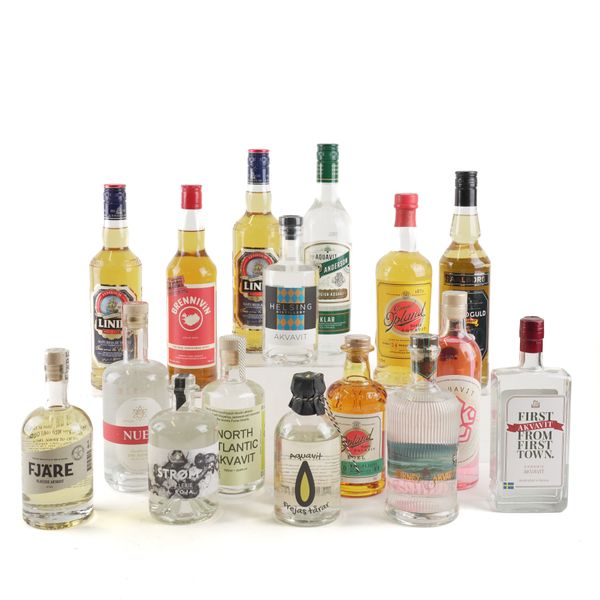 SIXTEEN BOTTLES OF AQUAVIT INCLUDING A BOTTLE OF FJARE KLASSISK GOLDEN (16)