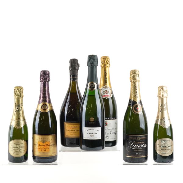 A COLLECTION OF CHAMPAGNE INCLUDING A BOTTLE OF BOLLINGER 2000 (7)