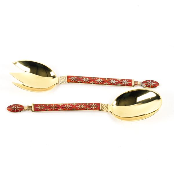 A PAIR OF SILVER GILT AND ENAMELLED NORWEGIAN SALAD SERVERS (3)