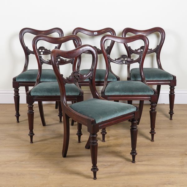 A SET OF SIX VICTORIAN KIDNEY BACK DINING CHAIRS (6)