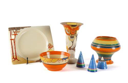 A GROUP OF CLARICE CLIFF EARTHENWARES ( 8)