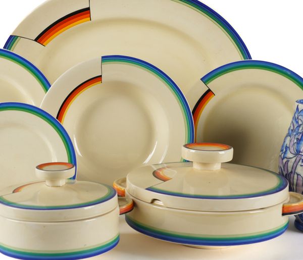 A CLARICE CLIFF NEWPORT POTTERY ODILON SHAPE PART DINNER SERVICE ( 22)