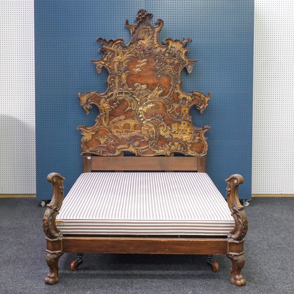 A VENETIAN PARCEL GILT CHINOISERIE DECORATED SHAPED HEAD BOARD