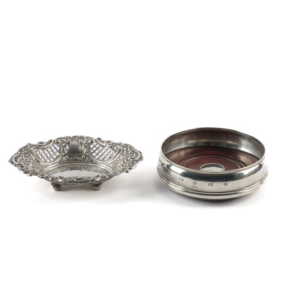 A SILVER BONBON DISH AND A SILVER MOUNTED BOTTLE COASTER (2)