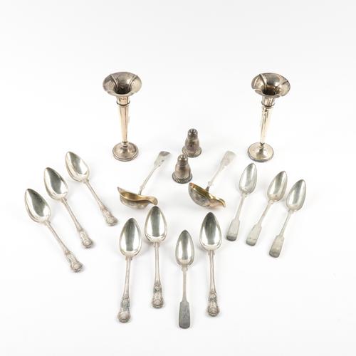 A GROUP OF FOREIGN AND PLATED WARES (16)