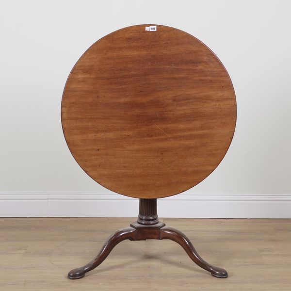 A MID 18TH CENTURY CIRCULAR MAHOGANY SNAP-TOP OCCASIONAL TABLE