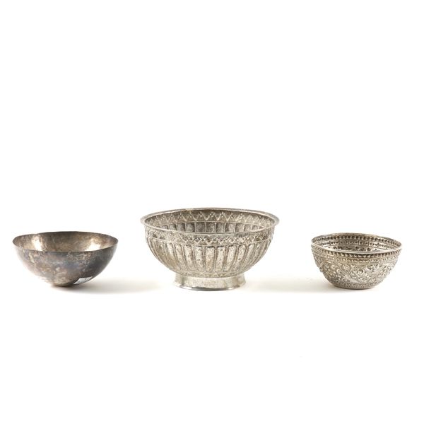 THREE ASIAN BOWLS (3)