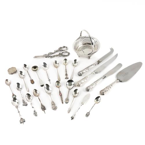 A GROUP OF SILVER, FOREIGN AND PLATED WARES (25)