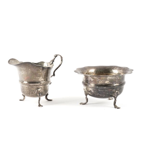 A SILVER MILK JUG AND A SUGAR BOWL (2)