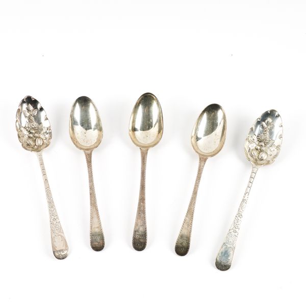 A PAIR OF FRUIT SERVING SPOONS AND THREE FURTHER SPOONS (5)