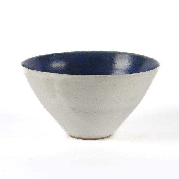 DAME LUCIE RIE ( 1902-1995): A STONEWARE BOWL