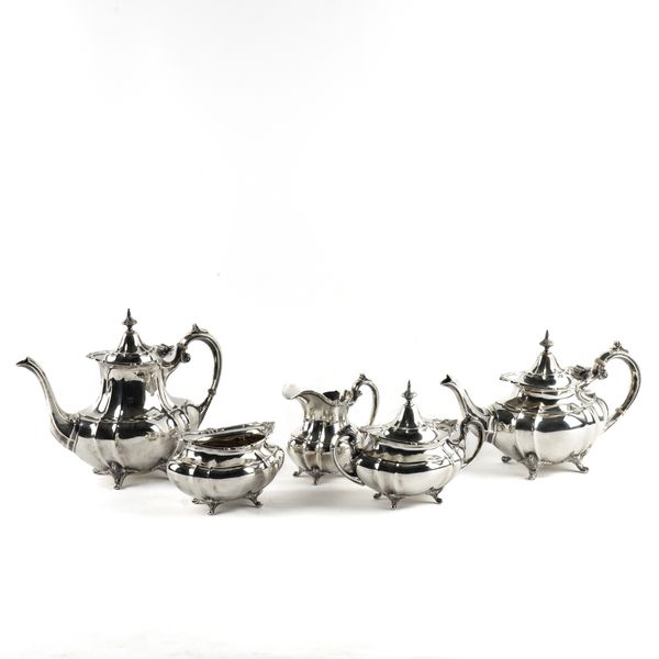 A REED AND BARTON STERLING FIVE PIECE TEA AND COFFEE SET (5)