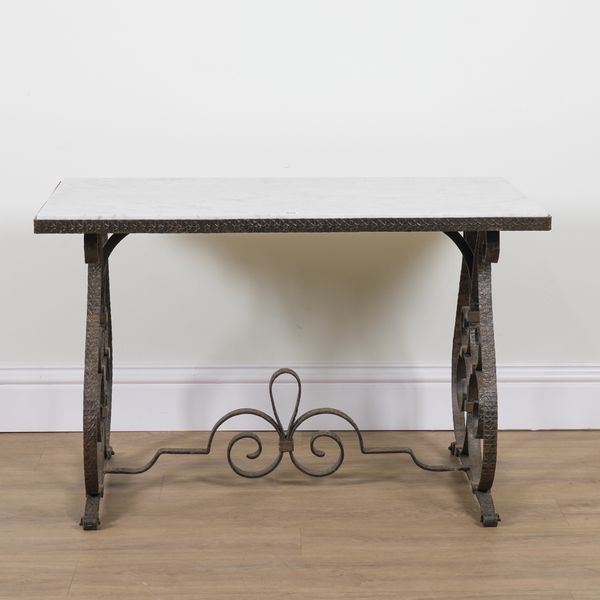 AN EARLY 20TH CENTURY WROUGHT IRON WHITE MARBLE TOPPED RECTANGULAR COFFEE TABLE