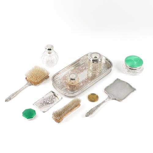 A GROUP OF DRESSING TABLE WARES AND FURTHER ITEMS (10)