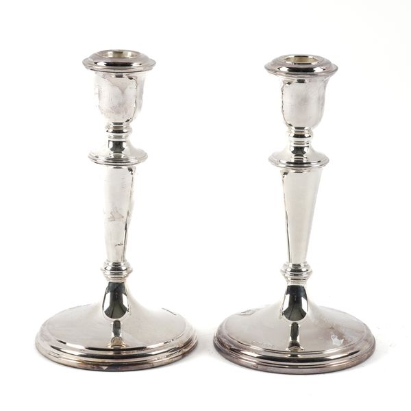 A PAIR OF SILVER TABLE CANDLESTICKS (2)