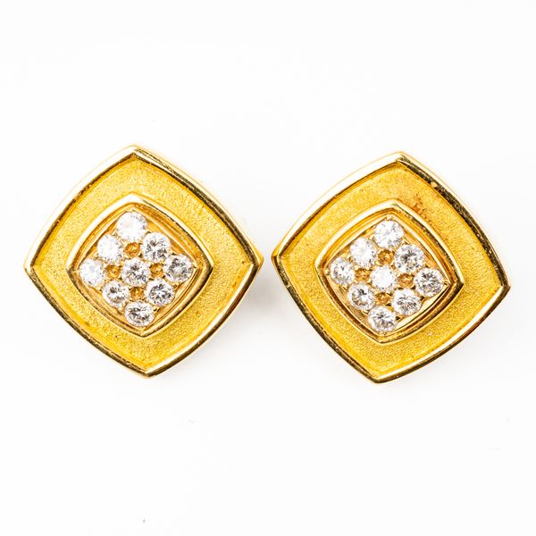 A PAIR OF 18CT GOLD AND DIAMOND DE VROUMEN CLUSTER EARCLIPS