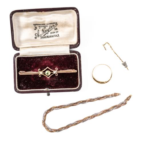 A GROUP OF JEWELLERY (4)