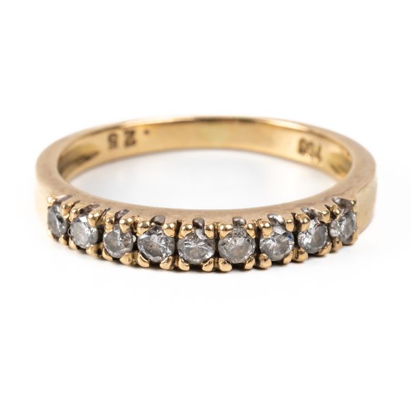 AN 18CT GOLD AND DIAMOND NINE STONE HALF ETERNITY RING