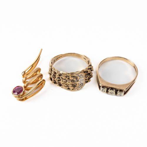 A 9CT GOLD AND DIAMOND KEEPER RING, A 9CT GOLD AND DIAMOND THREE STONE RING AND A GOLD AND RUBY PENDANT (3)