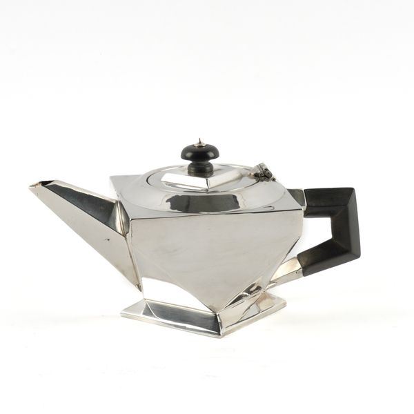 AN ART DECO SILVER TEAPOT