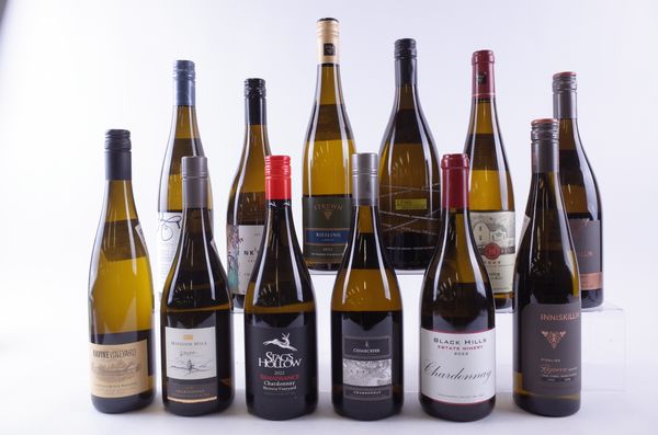 TWELVE BOTTLES CANADIAN WHITE WINE