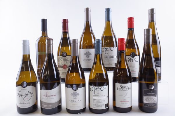 TWELVE BOTTLES CANADIAN WHITE WINE