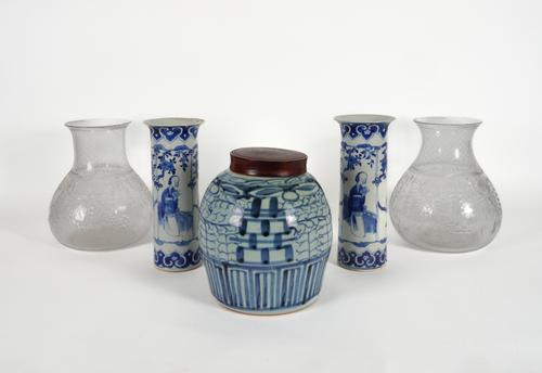 A PAIR OF CHINESE BLUE AND WHITE PORCELAIN VASES AND A GINGER JAR (5)