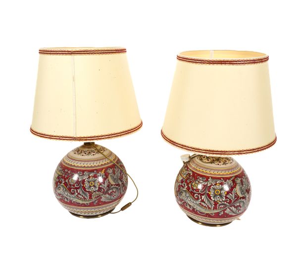 A PAIR OF ITALIAN GLAZED CERAMIC TABLE LAMPS (2)