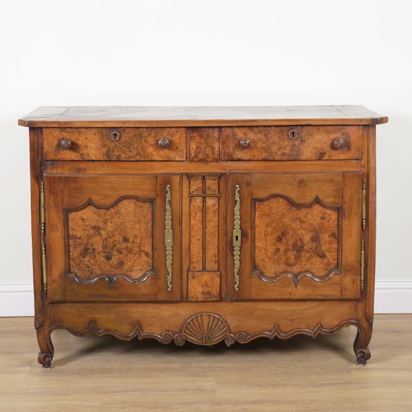 AN EARLY 19TH CENTURY FRENCH WALNUT AND ELM DRESSER / BUFFET