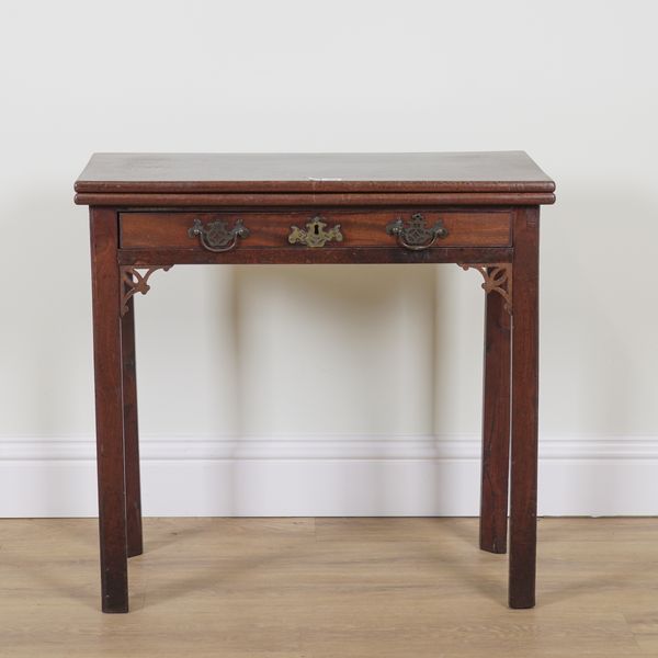 A MID 18TH CENTURY MAHOGANY FOLDOVER TEA TABLE